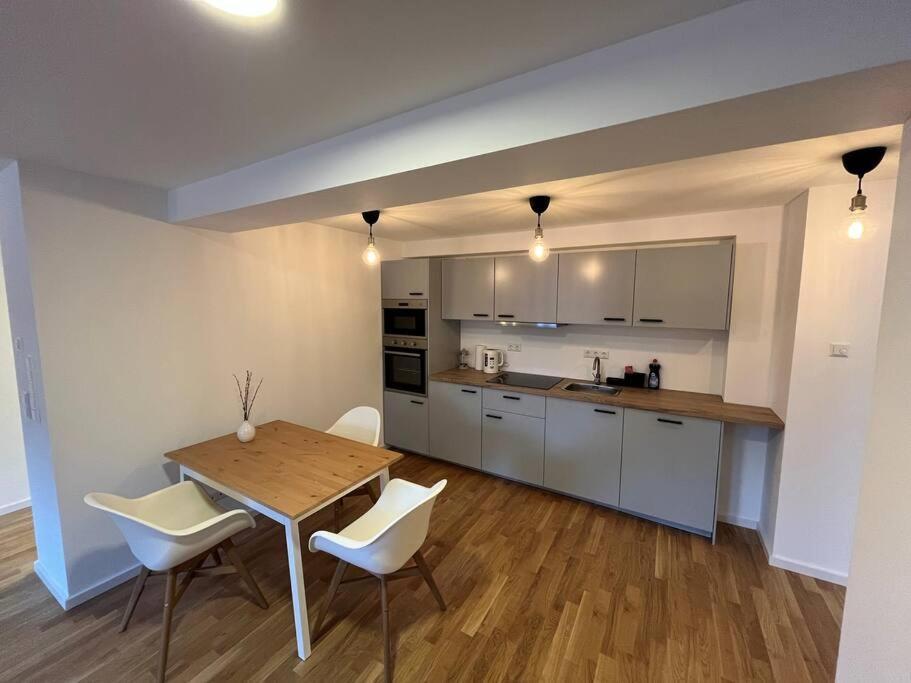 Hochwertige Zwei-zimmer-wohnung In *